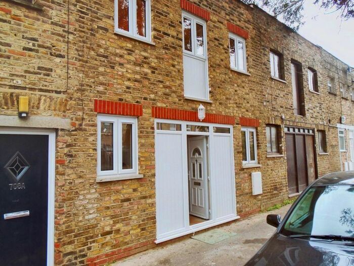 2 Bedroom Property To Rent In Knotts Green Mews, London, E10