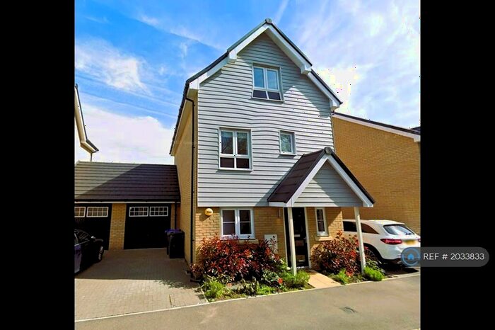 4 Bedroom Detached House To Rent In Kennett Lane, Chertsey, KT16