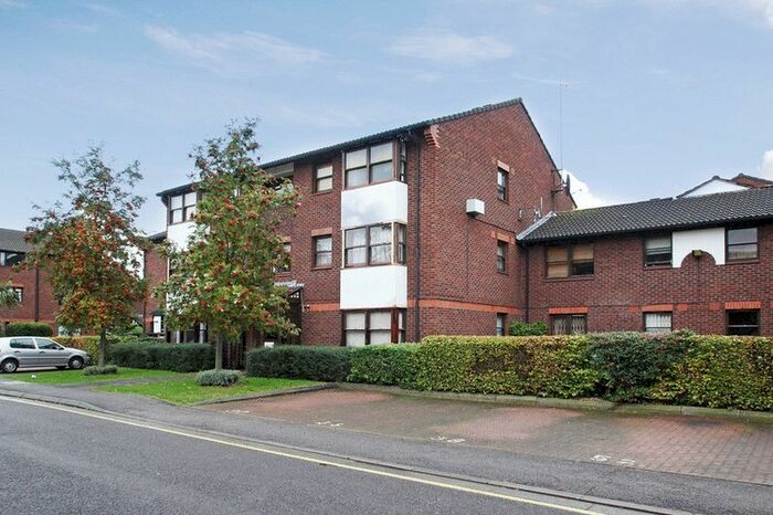 Studio To Rent In Mayfield Road, London W12