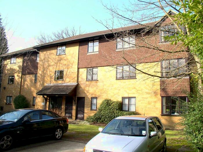 2 Bedroom Apartment To Rent In Collingwood Place, Walton On Thames, Surrey, KT12