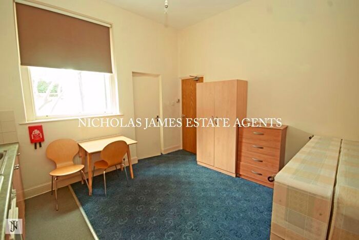 Studio To Rent In Mount View Road, Crouch End, London, N4