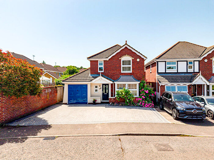 4 Bedroom Detached House For Sale In Lancaster Drive, Basildon, SS16