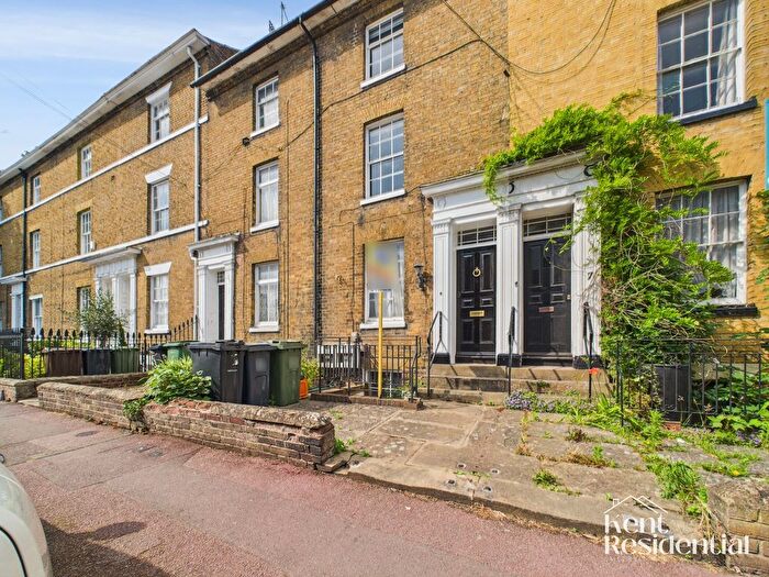 2 Bedroom Flat To Rent In Marsham Street, Maidstone, ME14