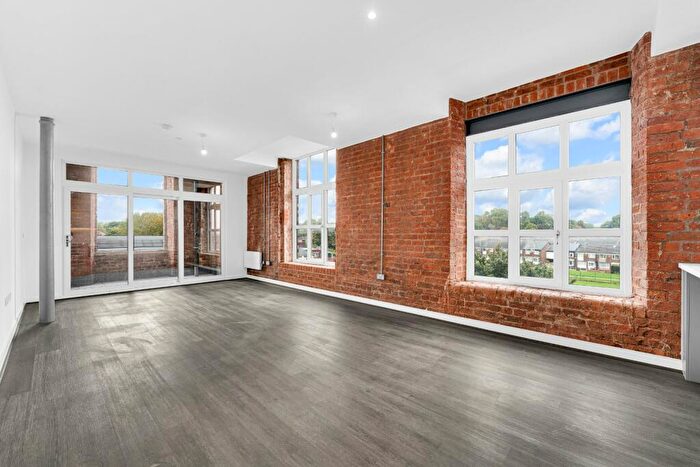 2 Bedroom Flat To Rent In Cotton Gardens, Bolton, Greater Manchester, BL1