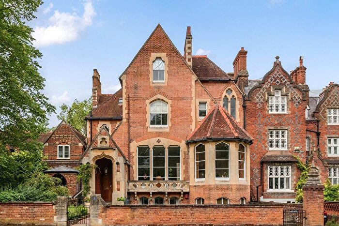 1 Bedroom Flat To Rent In Kings Road, Windsor, SL4