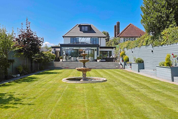 6 Bedroom Detached House For Sale In Chenies Avenue, Little Chalfont, HP6