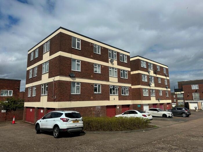 1 Bedroom Flat For Sale In Longbanks, Harlow, Harlow, CM18