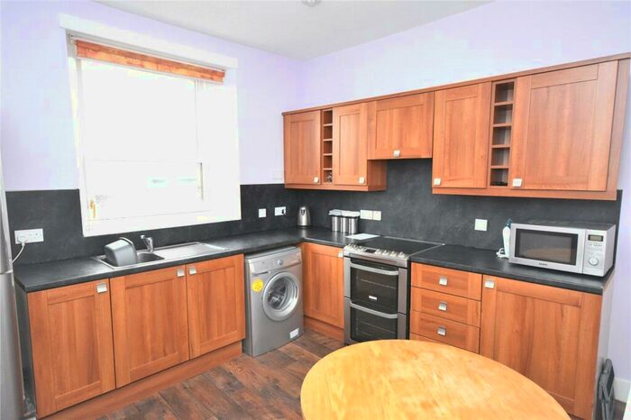 3 Bedroom Flat To Rent In Justice Street, City Centre, Aberdeen, AB11