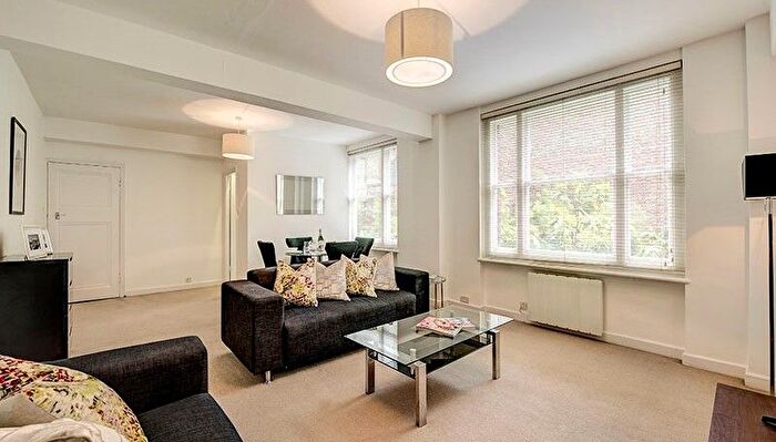 1 Bedroom Flat To Rent In Flat, Hill Street, London, W1J