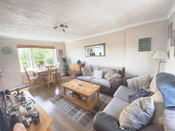 2 Bedroom Apartment For Sale In Morris Way, London Colney, AL2