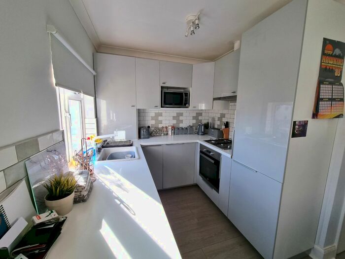 1 Bedroom Flat To Rent In Deans Lane, Edgware HA8