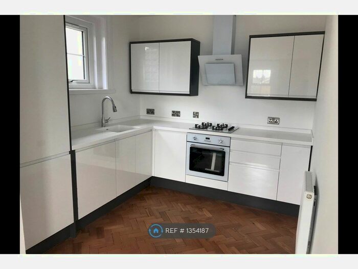 2 Bedroom Flat To Rent In Vista Court, Bebington, Wirral, CH63