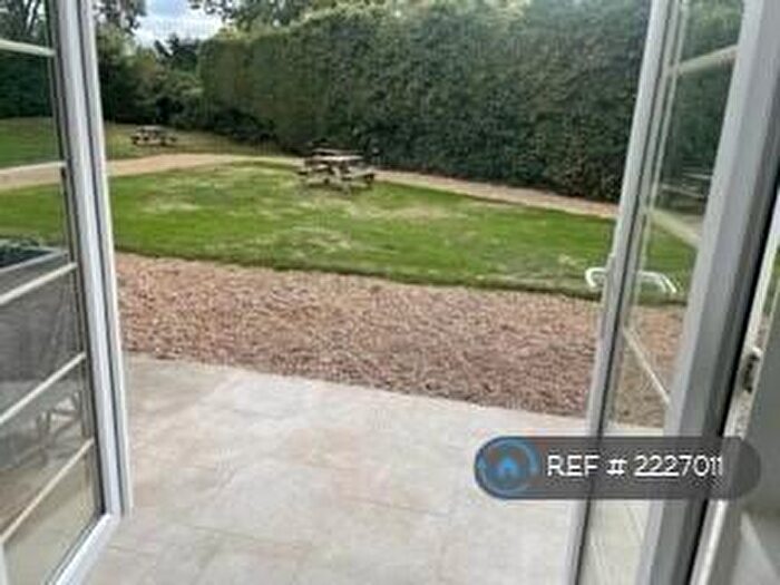 2 Bedroom Flat To Rent In Eastway, Epsom, KT19