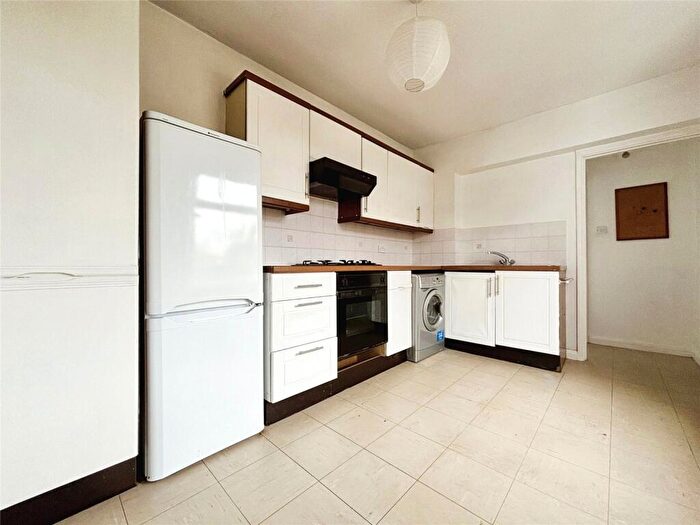 1 Bedroom Flat To Rent In Shirley Park Road, Southampton, Hampshire, SO16