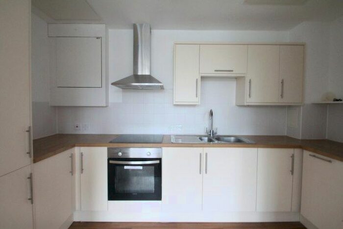 2 Bedroom Flat To Rent In Warham Road, South Croydon, CR2