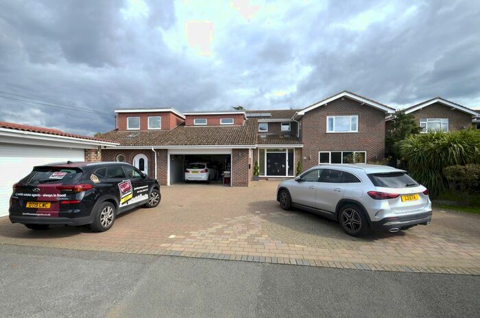 6 Bedroom Detached House To Rent In Haven Road, Ashford, TW15
