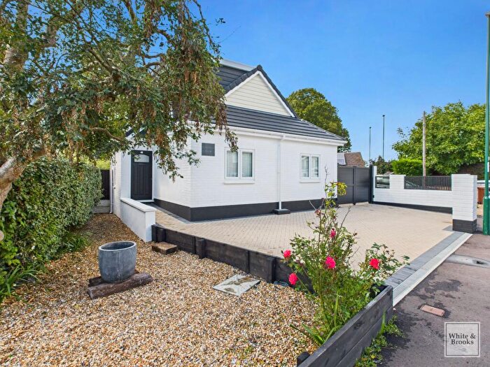 4 Bedroom Bungalow For Sale In Rife Way, Bognor Regis, PO22