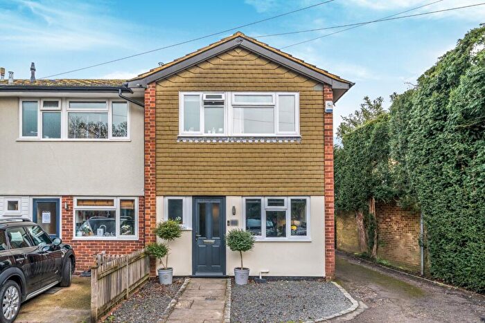 3 Bedroom End Of Terrace House For Sale In Straight Bit, Flackwell Heath, High Wycombe, Buckinghamshire, HP10