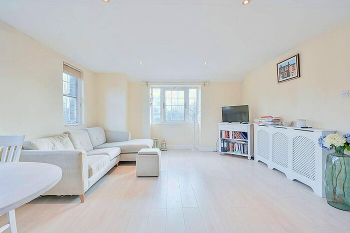 2 Bedroom Flat To Rent In Burlington Lane, Grove Park, London, W4