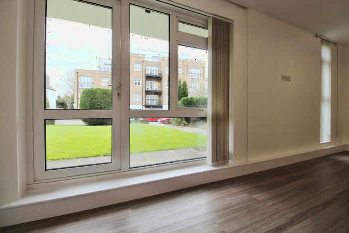 3 Bedroom Flat To Rent In Peters Lodge, Stonegrove, Edgware, HA8