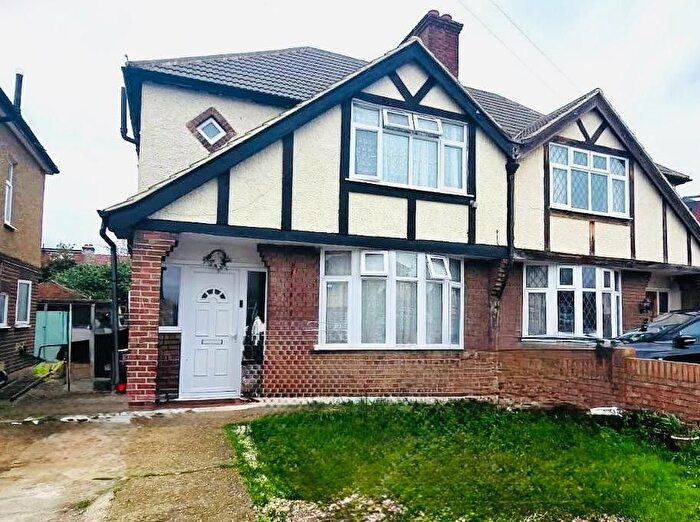 3 Bedroom Semi Detached House For Sale In Cranford Park Road, Hayes, Middlesex, UB3