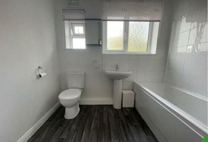 1 Bedroom Flat To Rent In Tinshill Road, Leeds, West Yorkshire, LS16