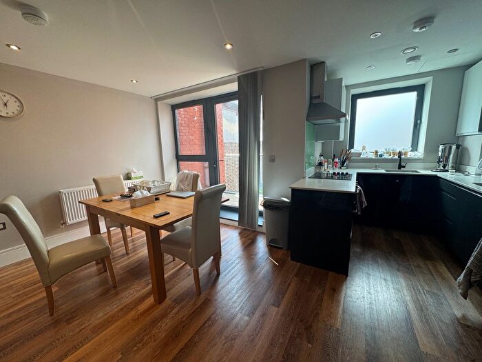 2 Bedroom Flat To Rent In Heather Gardens, London, NW11