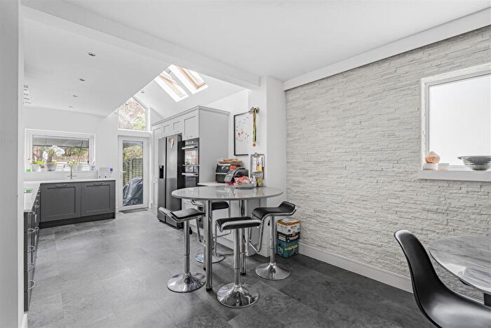 5 Bedroom Detached Bungalow For Sale In Masons Road, Slough, SL1