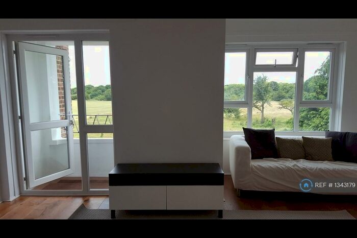 2 Bedroom Flat To Rent In Capel Road, London, E12