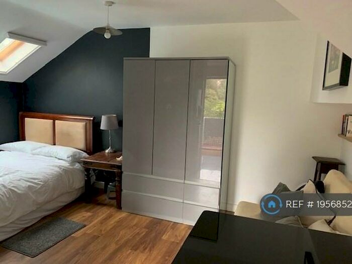 Studio To Rent In Theydon Road, Epping, CM16