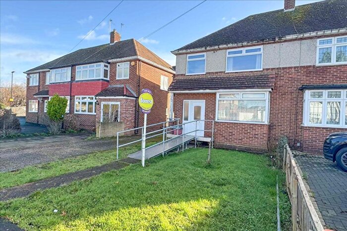 3 Bedroom Semi Detached House For Sale In Harvest Road, Feltham, Middlesex, TW13