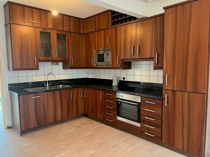 5 Bedroom House To Rent In Oxford Street, Rotherham, S65