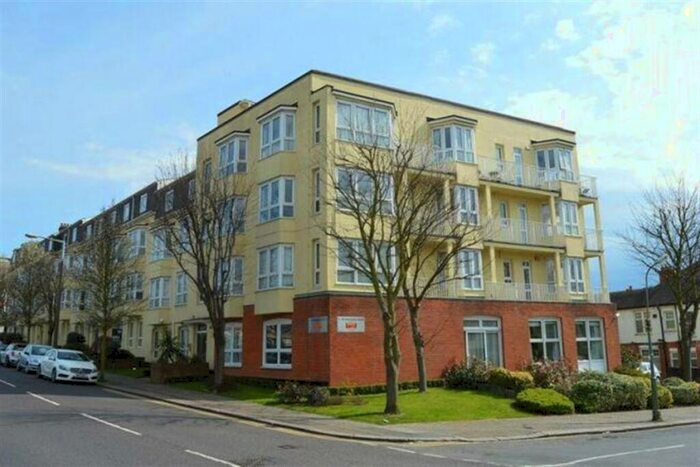 2 Bedroom Property To Rent In Bedroom Property In Westcliff On Sea, SS0