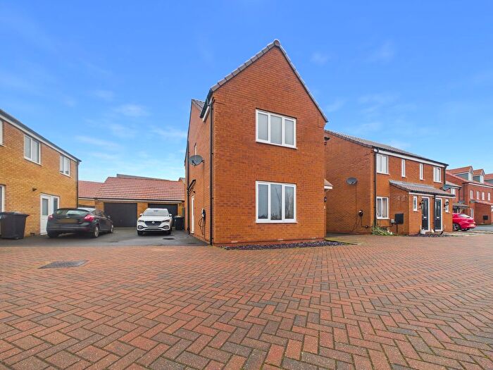 3 Bedroom Detached House For Sale In Icarus Way, Stanground South, PE2