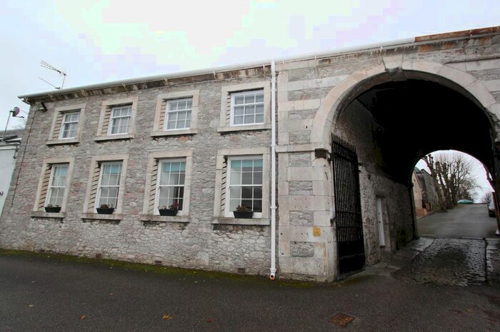 2 Bedroom Flat To Rent In The Square, Stonehouse, Plymouth PL1