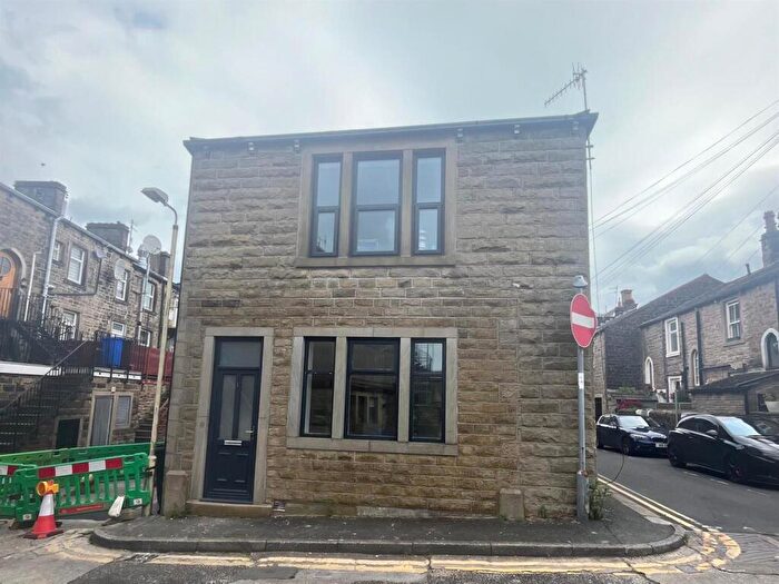 2 Bedroom Flat To Rent In Brook Street, Barnoldswick, BB18