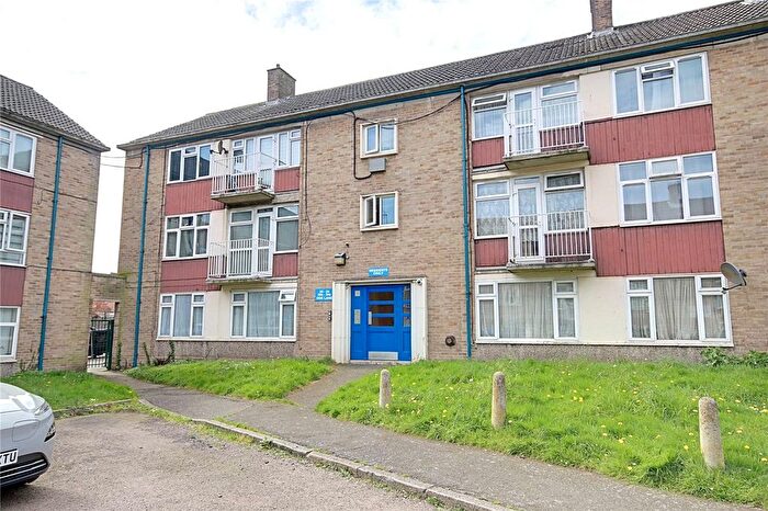2 Bedroom Flat To Rent In Hoe Lane, Enfield, EN3