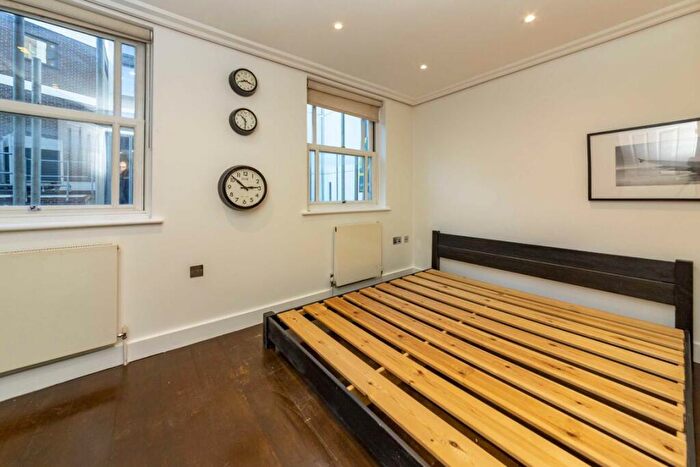 5 Bedroom Semi-Detached House To Rent In Fredericks Row, Angel, EC1V