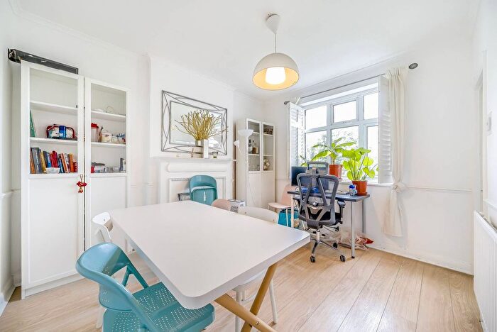 3 Bedroom Maisonette To Rent In Southcroft Road, Furzedown, London, SW16