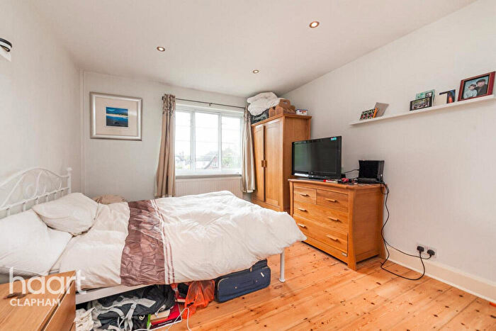 3 Bedroom Apartment To Rent In Atkins Road, London, SW12