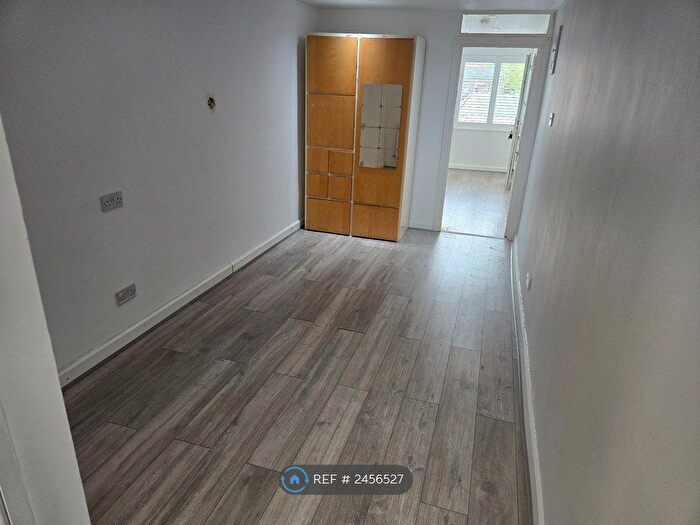 1 Bedroom Flat To Rent In Manor Road, Mitcham, CR4