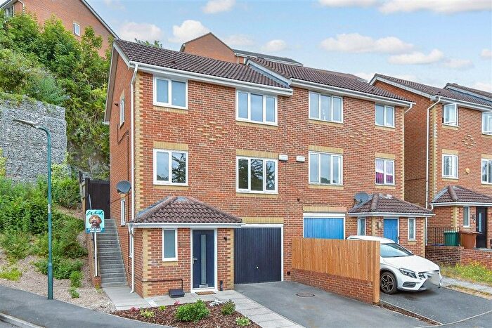 4 Bedroom Town House For Sale In Peacock Rise, Walderslade, Chatham, Kent, ME5