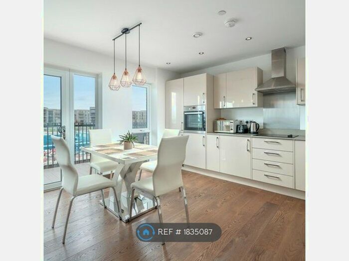 2 Bedroom Flat To Rent In Sharleston Court, Barking, IG11