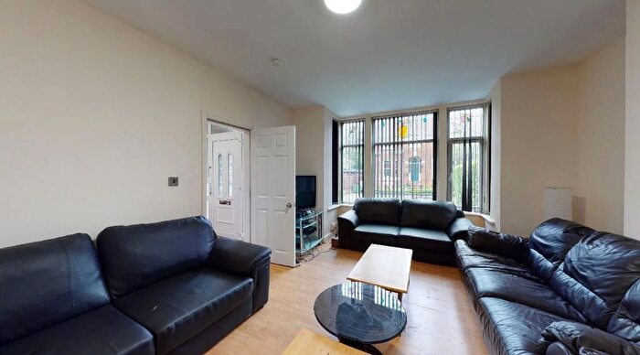 1 Bedroom Semi-Detached House To Rent In Heaton Road, Manchester, M20