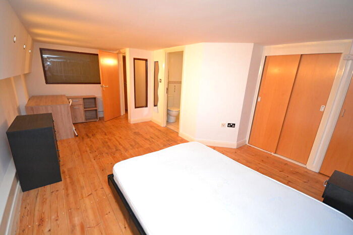 2 Bedroom Apartment To Rent In Crusader House, City Centre, NG1