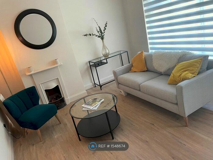 1 Bedroom Flat To Rent In Cambridge Road, Great Shelford, Cambridge, CB22