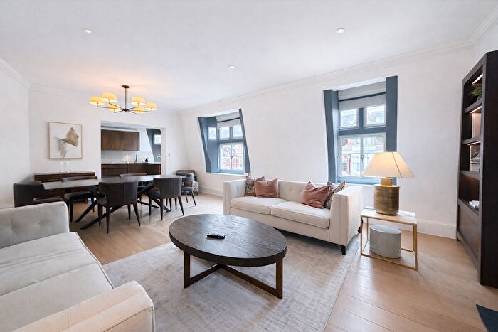 3 Bedroom Flat To Rent In Duke Street, London, W1K