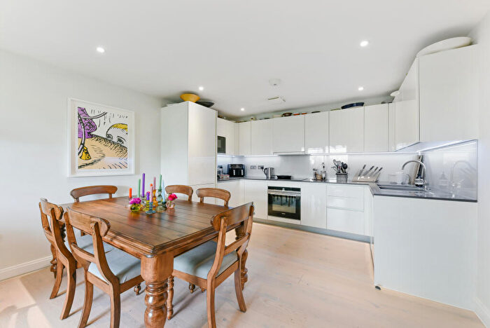 3 Bedroom Flat To Rent In Plough Road, SW11