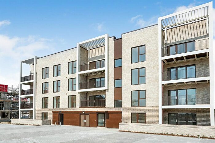 2 Bedroom Flat To Rent In Bedroom Property In Genome Close, Franklin Gardens, CB3