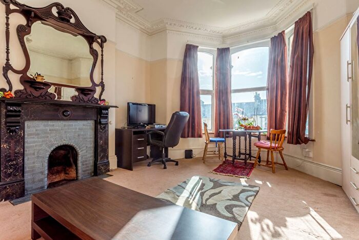 2 Bedroom Flat For Sale In Connaught Avenue, Mannamead, Plymouth, PL4